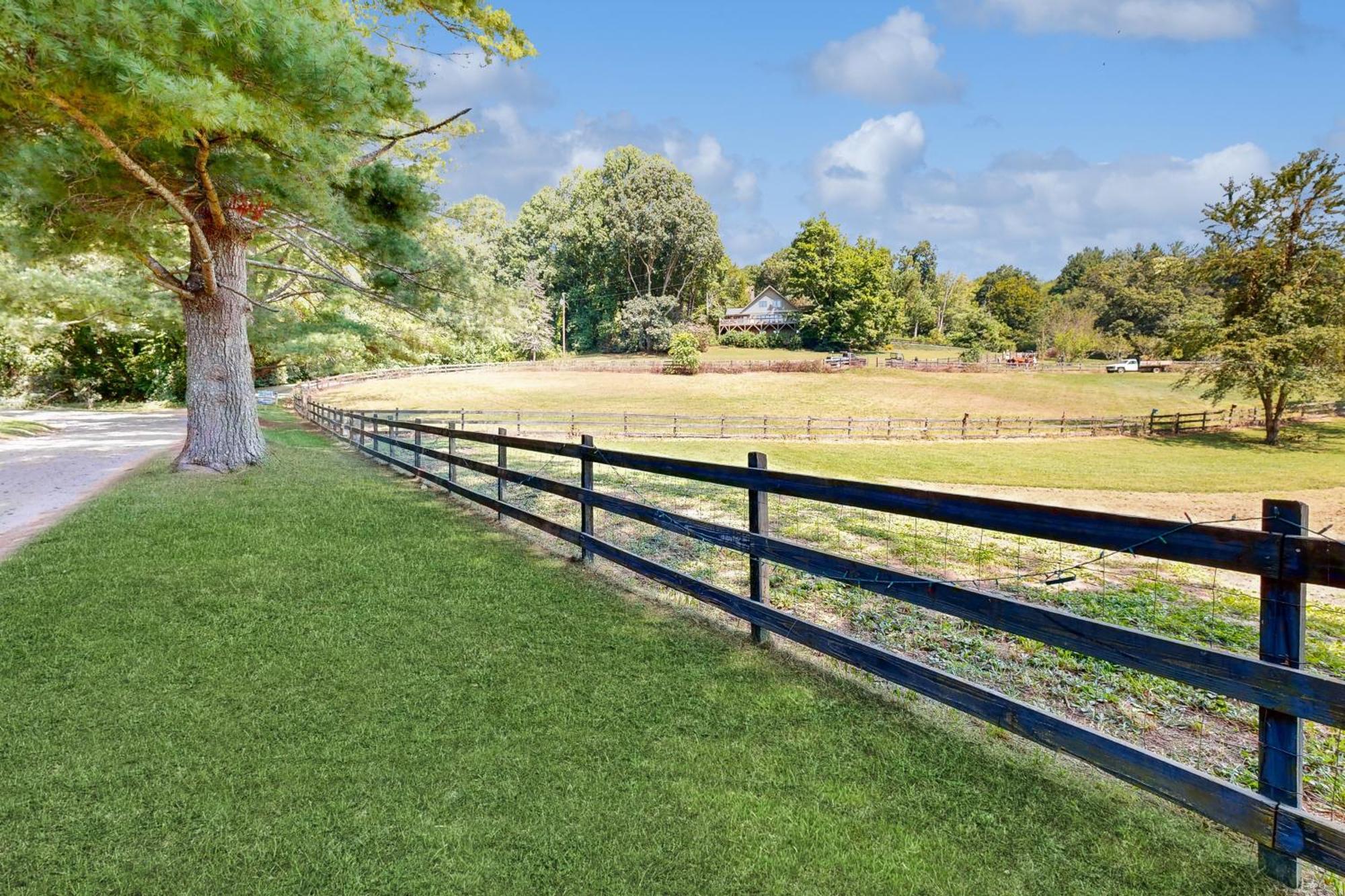 Valley View Lodge At Camp Rockmont ブラック・マウンテン エクステリア 写真